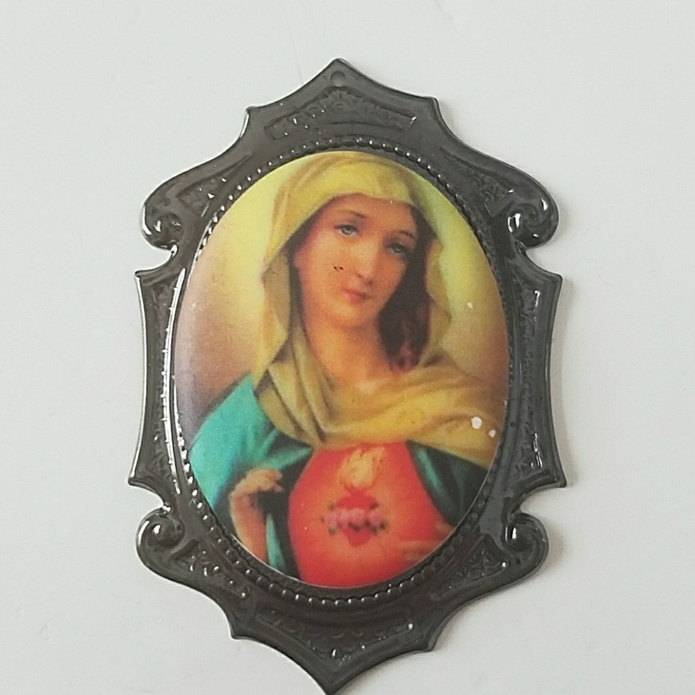 GASOLINE GLAMOUR VIGIN MARY PAINTED CAMEO NECKLACE